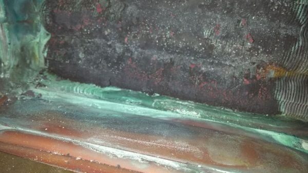 camara de combustao do aquecedor suja e carbonizada, foto de antes.